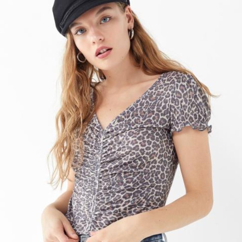 NWT, Urban Outfitters Vera Ruched V-Neck Short Sleeve Top, Tan Leopard, L